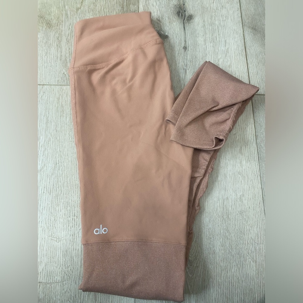 Alo Pink Yoga Leggings 🎀
